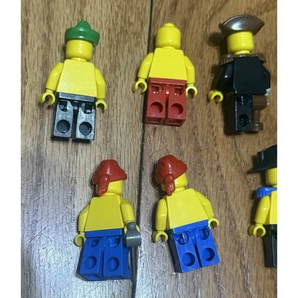 LEGO lot of 8 vintage Pirate minifigures, Imperial. Mixed Lot - Picture 5 of 6